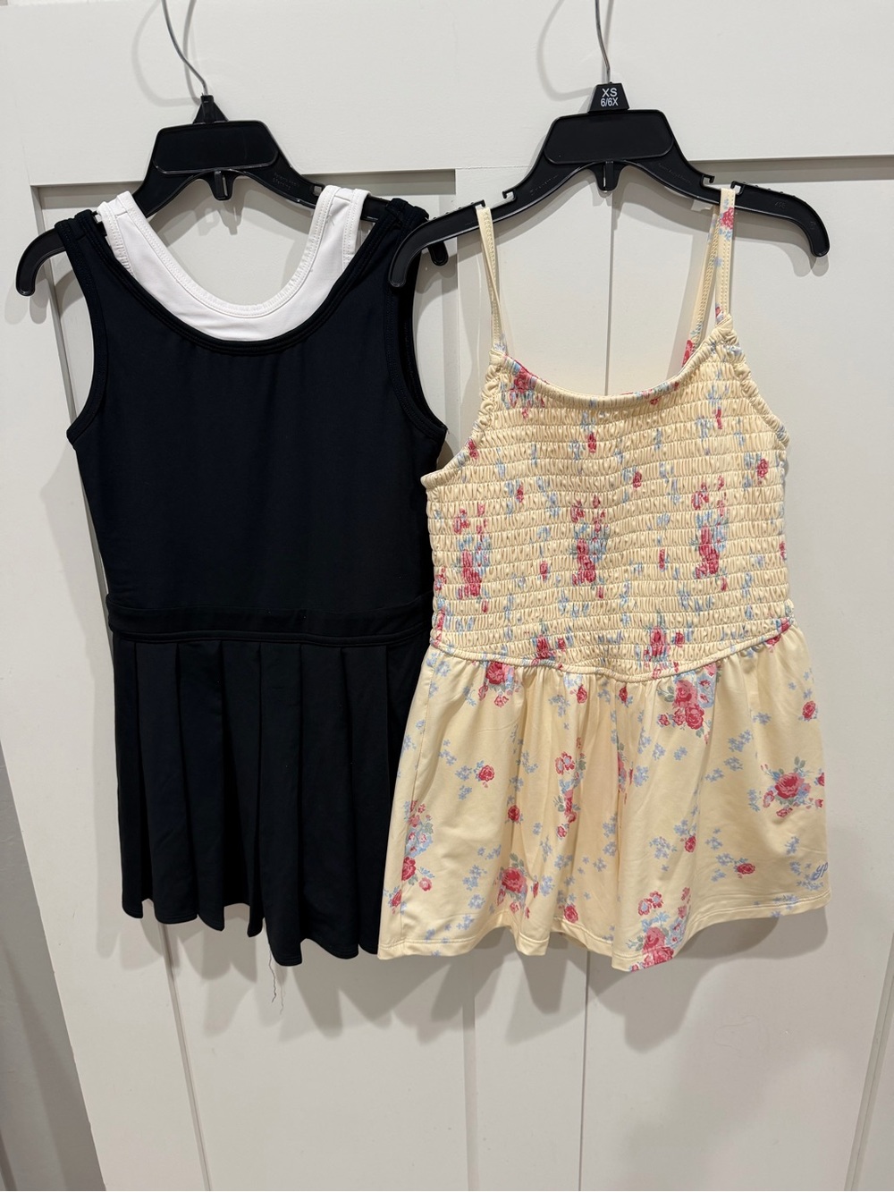 abercrombie kids (1) black (1) yellow flowered athletic dress & black skort
